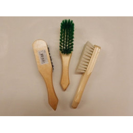 Щетка одёжная дер. 195х35мм (синтетическая щетина)