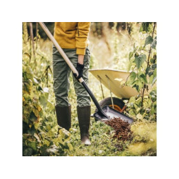 Лопата совковая с дер. черенком FISKARS