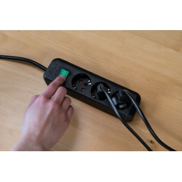 Удлинитель 5м (3 роз., 3.3кВт, с/з, выкл., ПВС) черный Brennenstuhl Eco-Line