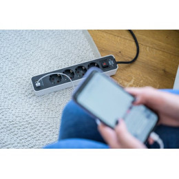 Удлинитель 1.5м (4 роз., 3.3кВт, с/з, 2 USB порта, выкл., ПВС) черный/белый Brennenstuhl Eco-Line
